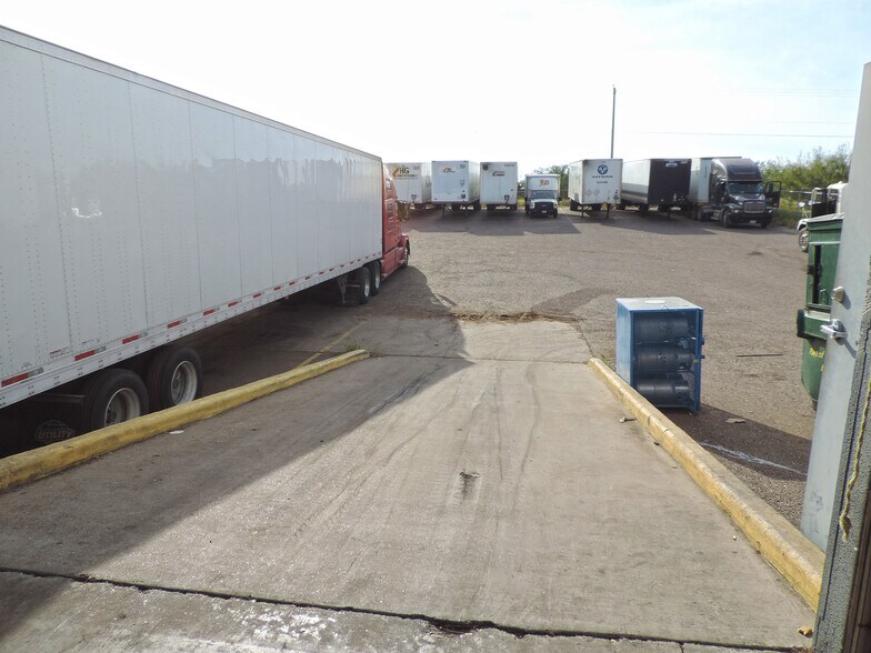 More Photos Of 13120 Spivey Dr, Laredo Warehouse For Lease