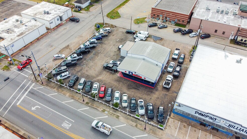 More Photos Of 120 E Mulberry St, Angleton Auto Dealership For Lease