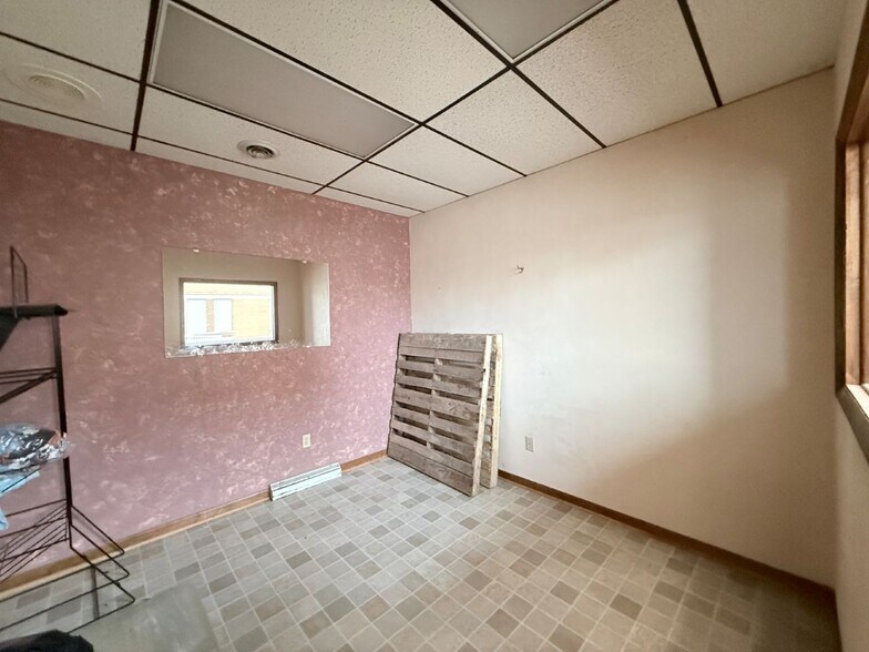 More Photos Of 125 N Main St, Marion Storefront Retail Residential For Sale