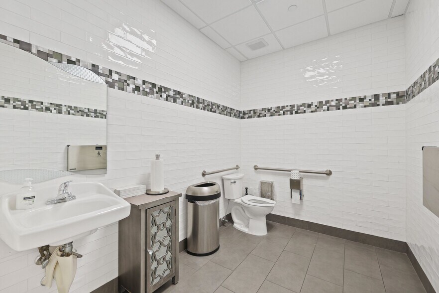 More Photos Of 10055 Yamato Rd, Boca Raton Medical For Sale