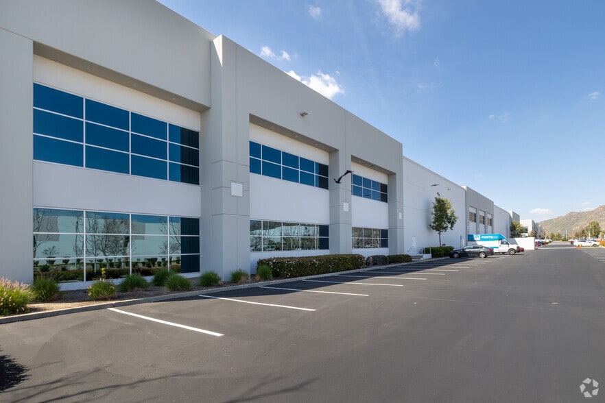 More Photos Of 6335 Sycamore Canyon Blvd, Riverside Warehouse For Lease