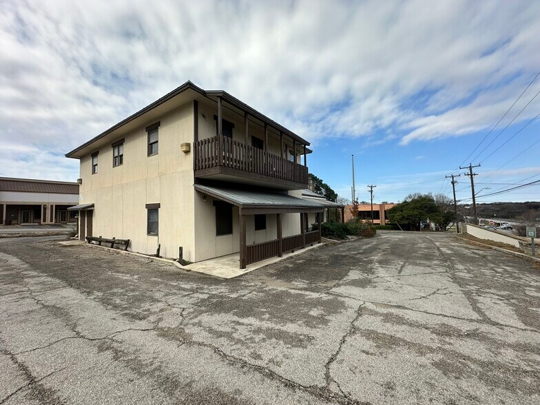 More Photos Of 6436 Bandera Rd, San Antonio Medical For Lease