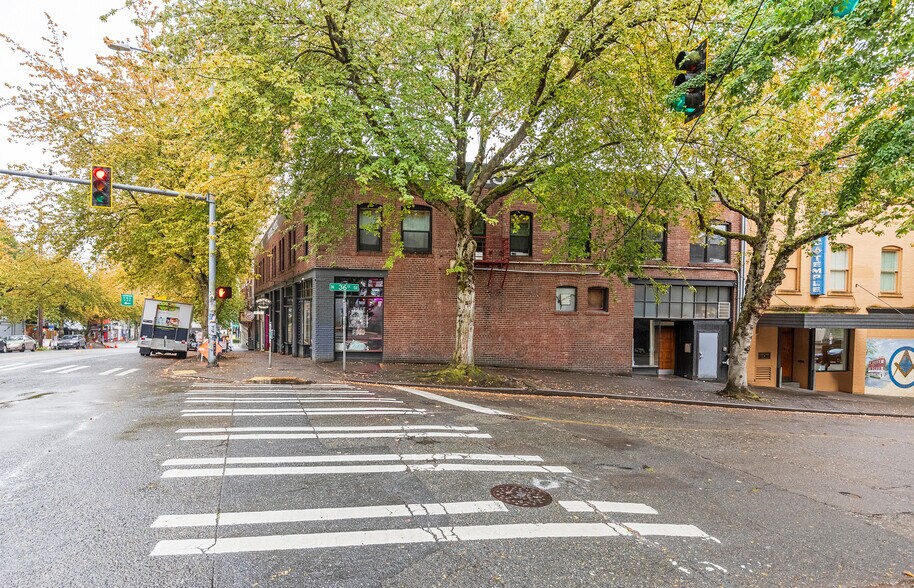 More Photos Of 3516 Fremont Pl N, Seattle General Retail For Lease