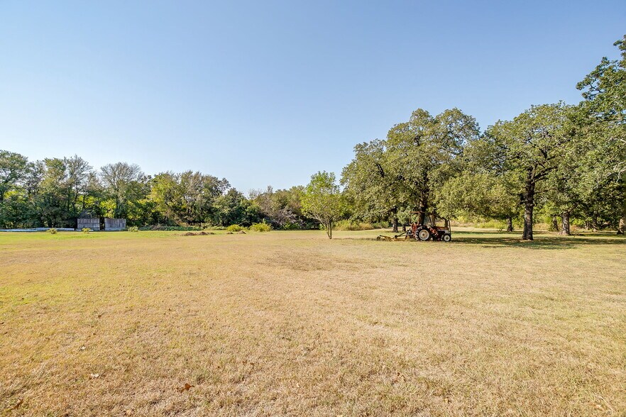 More Photos Of 3550 N Main St, Cleburne Industrial For Sale