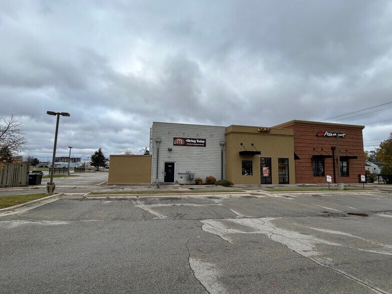 More Photos Of 859 Lombardi Ave, Green Bay Restaurant For Sale