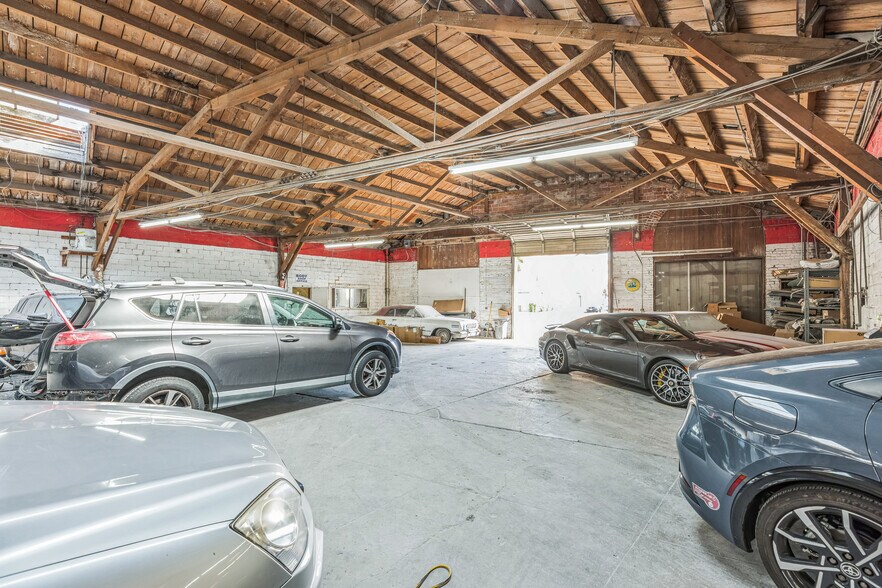 More Photos Of 6009-6017 International Blvd, Oakland Auto Repair For Sale