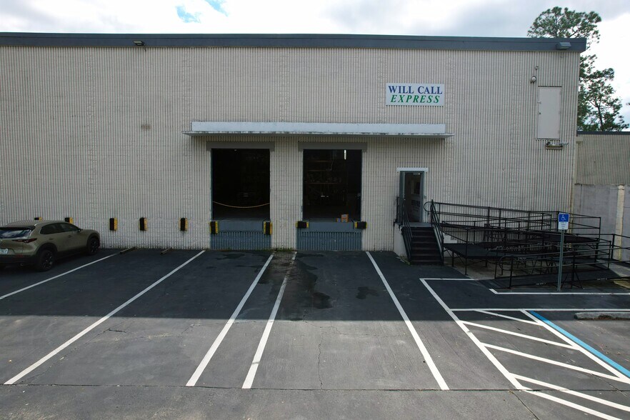 More Photos Of 8051 Bayberry Rd, Jacksonville Warehouse For Sale