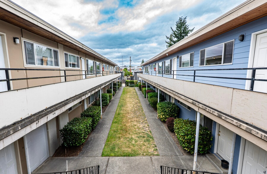 More Photos Of 9037 16th Ave SW, Seattle Apartments For Sale