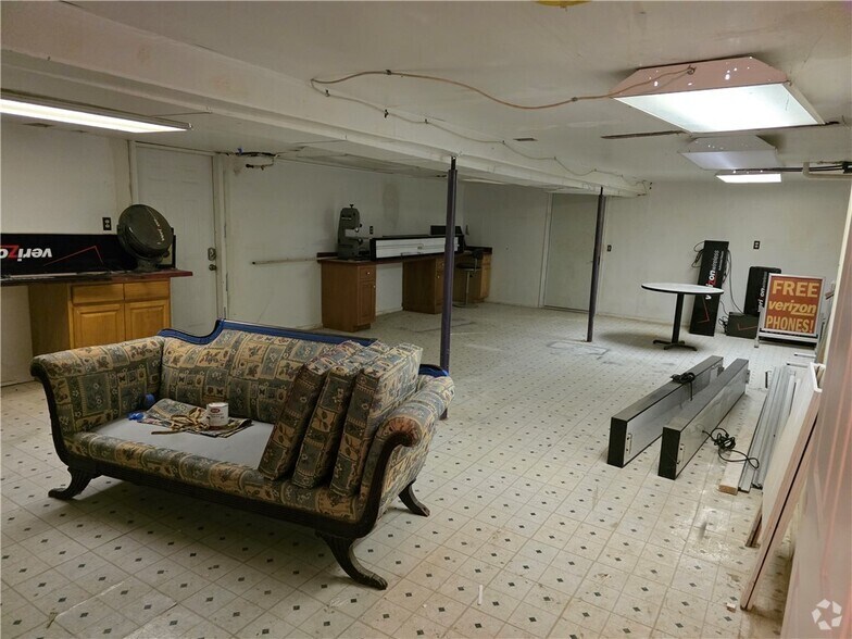 More Photos Of 3791-3797 S Main St, Marion General Retail For Sale