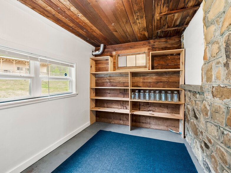 More Photos Of 58 Gunter Town Rd., Marshall Self Storage For Sale