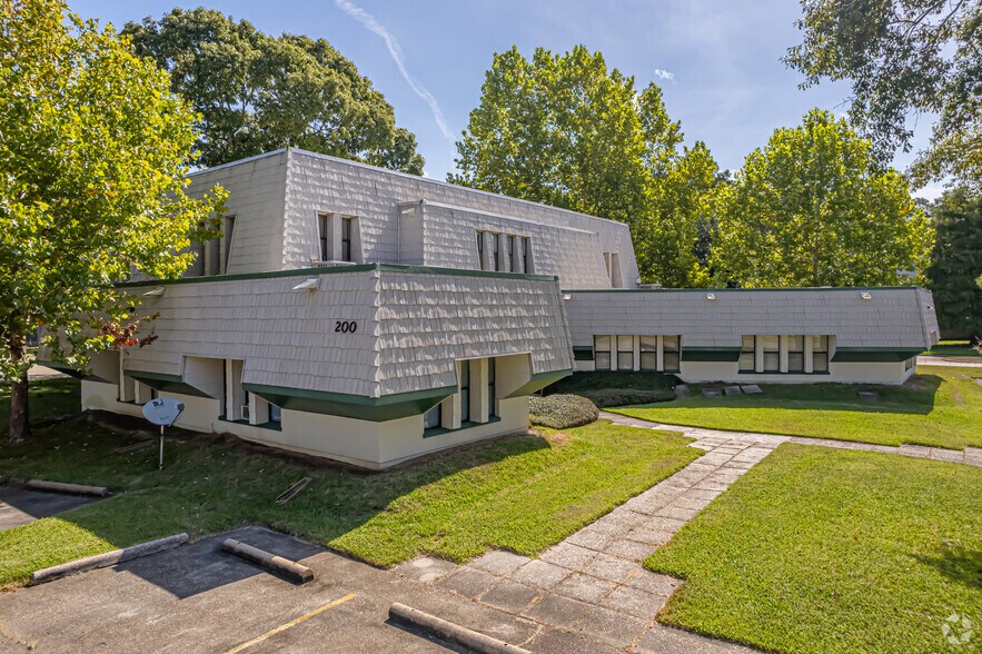 More Photos Of 200 Mariners Plaza Dr, Mandeville Unknown For Lease