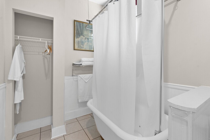 More Photos Of 108 Cumberland St E, Cowan Specialty For Sale