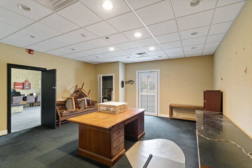 More Photos Of 333 E Bay St, Jacksonville Office For Lease