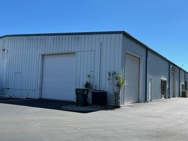 More Photos Of 4573 Enterprise Ave, Naples Manufacturing For Lease