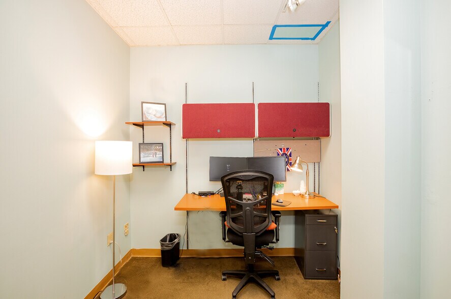 More Photos Of 136 E Thomas Pl, Beaver Creek Hotel For Lease