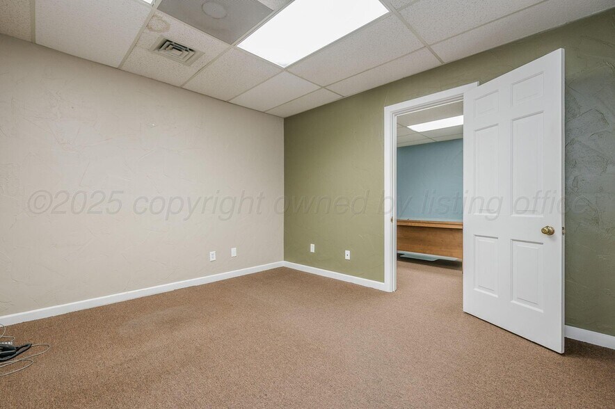 More Photos Of 1505 N Banks St, Pampa Office For Sale