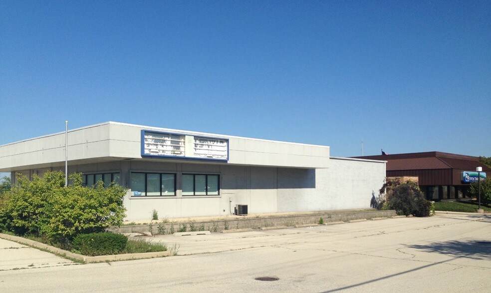 Primary Photo Of 515 W Roosevelt Rd, Lombard Unknown For Lease