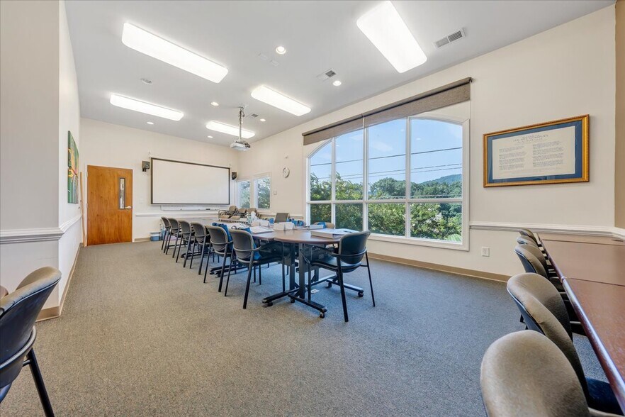 More Photos Of 2408 Electric Rd, Roanoke Medical For Lease