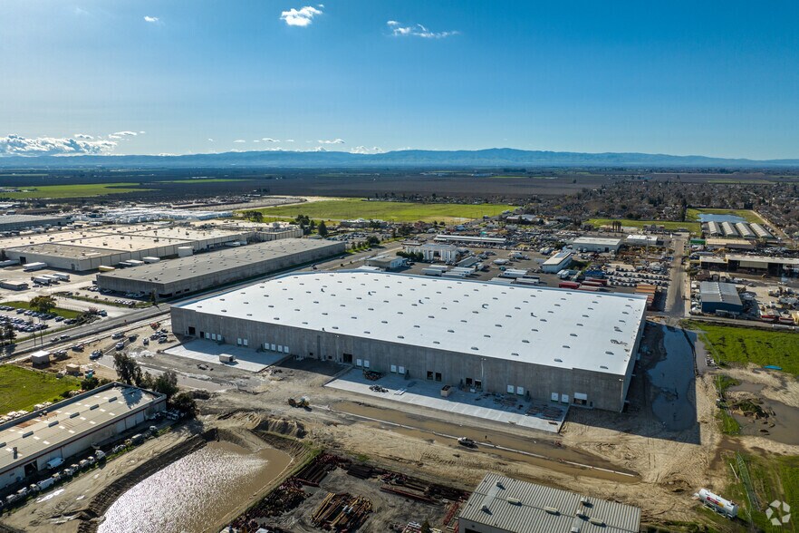 More Photos Of 2401 Nickerson Dr, Modesto Warehouse For Lease