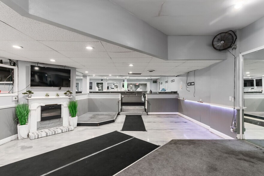 More Photos Of 1662 W Mound St, Columbus Restaurant For Sale