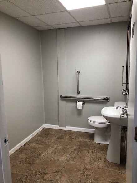 More Photos Of 507 New Bridge St, Jacksonville Office For Lease