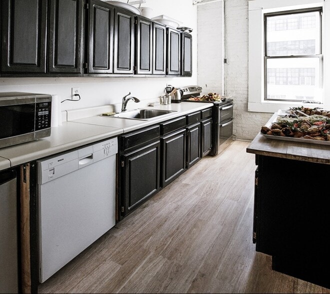 More Photos Of 21-07 Borden Ave, Long Island City Warehouse For Lease