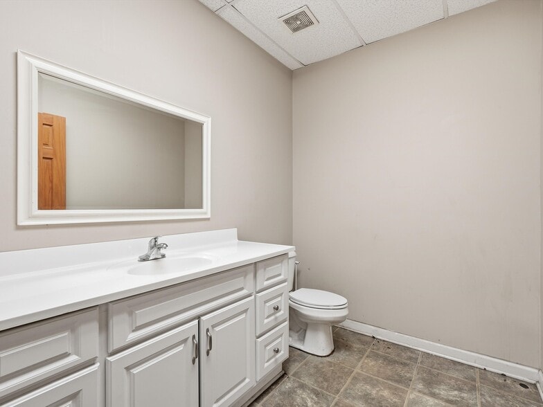 More Photos Of 832 W 11 Mile Rd, Madison Heights Warehouse For Sale