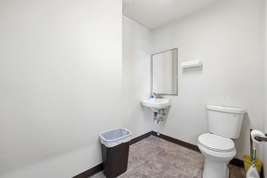 More Photos Of 3435 Kimball Cir, Colorado Springs Service For Lease