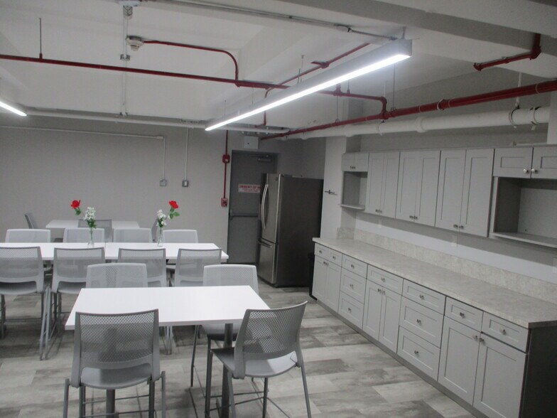 More Photos Of 90-34 161st St, Jamaica Office For Lease