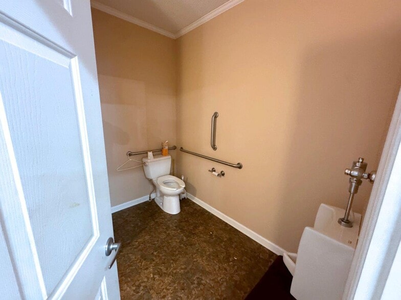 More Photos Of 1748 S Main St, Rocky Mount Office For Sale