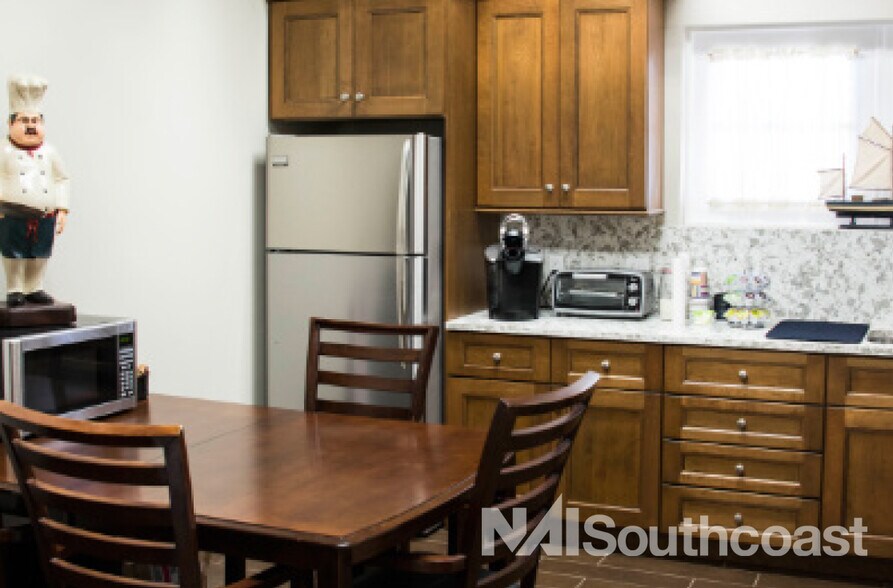 More Photos Of 7000 SE Federal Hwy, Stuart Office For Lease