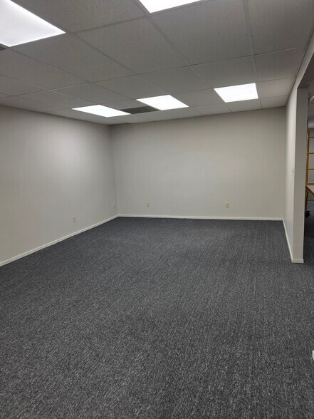 More Photos Of 35585 Curtis Blvd, Eastlake Light Distribution For Lease