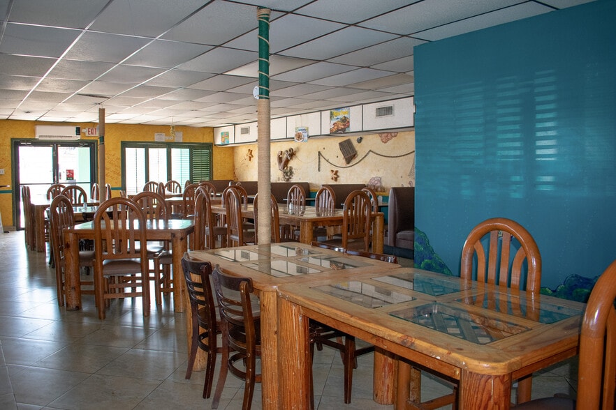 More Photos Of 2418 W Palma Vista Dr, Palmview General Retail For Lease