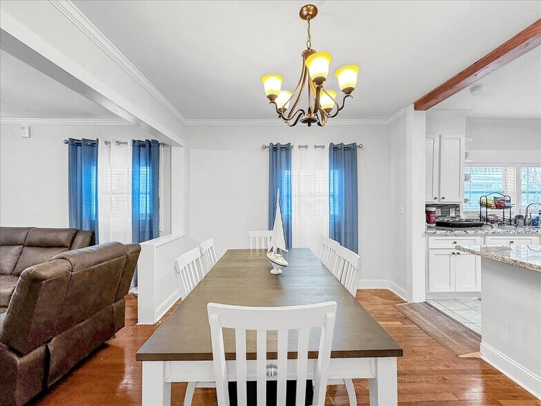 More Photos Of 1007 W Wright St, Pensacola Specialty For Sale