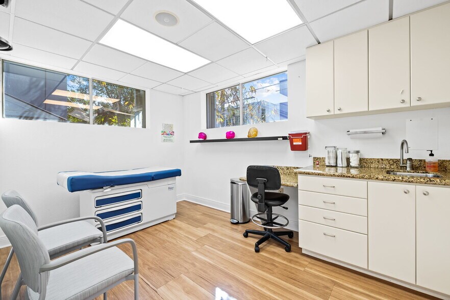 More Photos Of 100 SE 15th Ave, Fort Lauderdale Medical For Lease