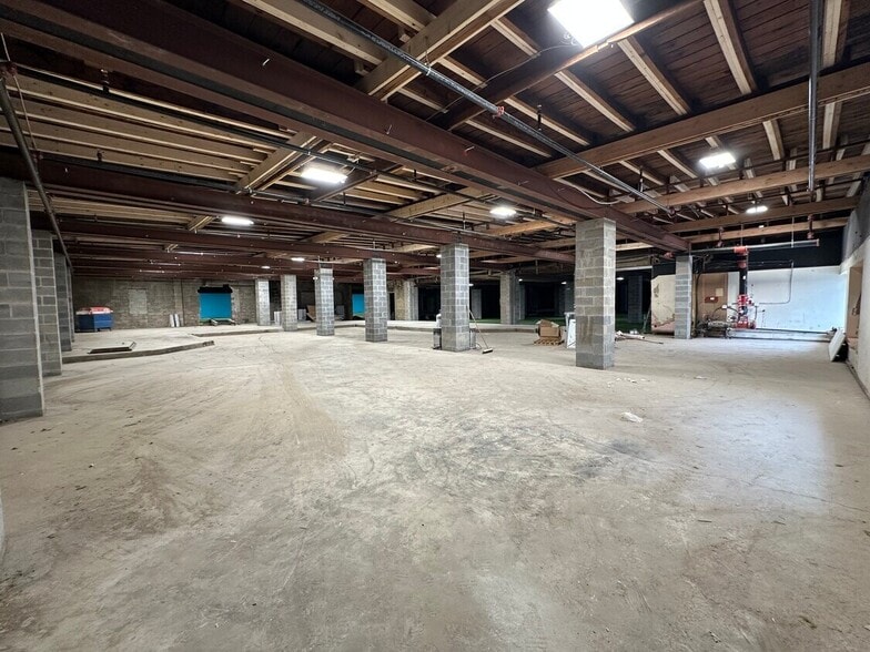 More Photos Of 2500 Sparrows Point Rd, Sparrows Point Storefront For Lease