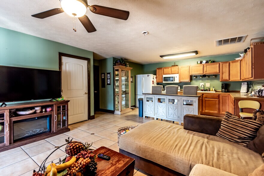 More Photos Of 5527 Oregonia Rd, Oregonia Restaurant For Sale