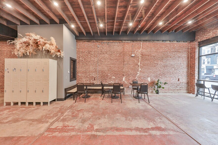 More Photos Of 923 Northampton st, Easton Flex For Lease