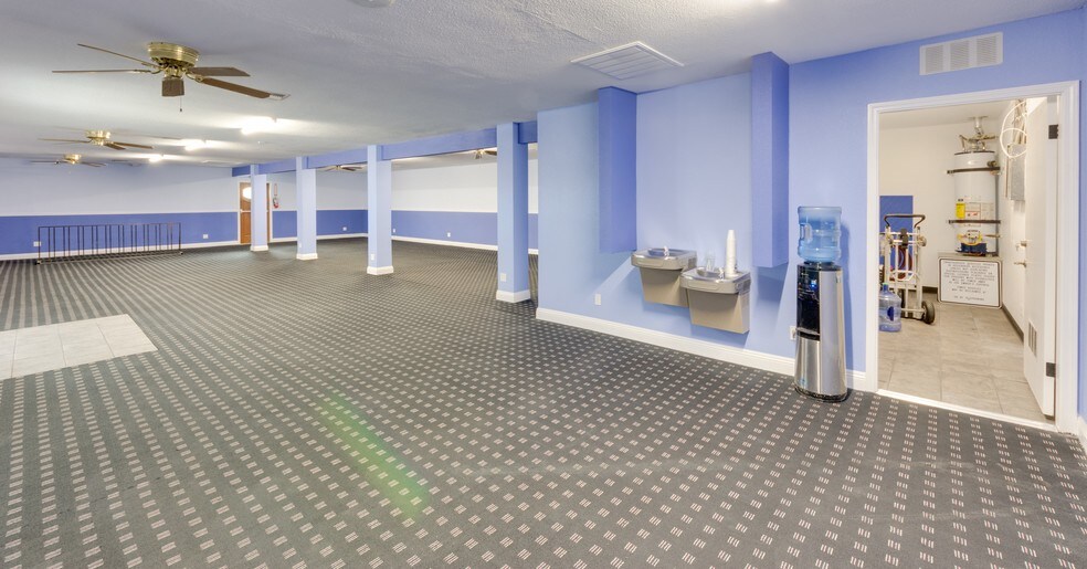 More Photos Of 306-308 Roberts Ln, Bakersfield Storefront Retail Residential For Sale