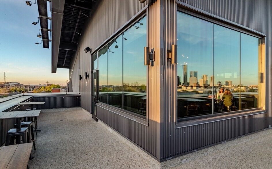 More Photos Of 2101 Summer St, Houston Freestanding For Lease