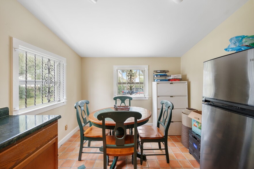 More Photos Of 339 S Ridgewood Ave, Daytona Beach Office Residential For Sale