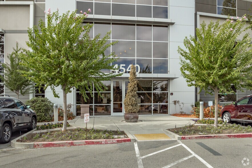 More Photos Of 4540 Duckhorn Dr, Sacramento Office Residential For Lease