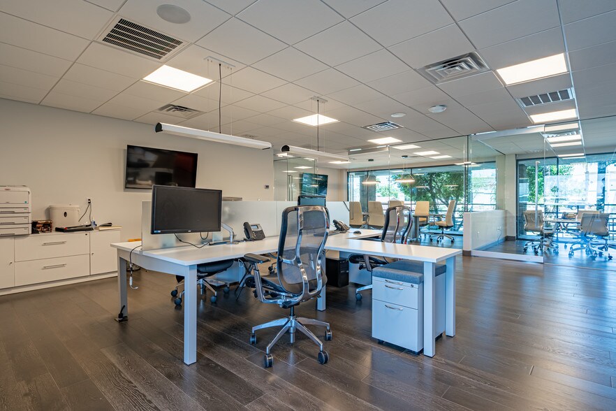 More Photos Of 531 E Bethany Home Rd, Phoenix Office For Sale