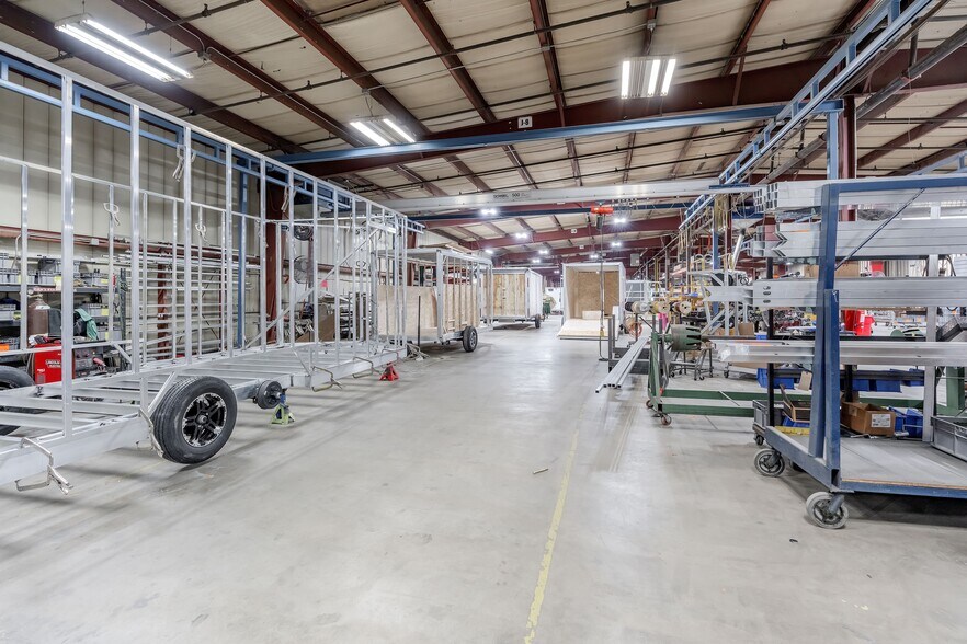 More Photos Of 857 W State St, Hartford Warehouse For Lease