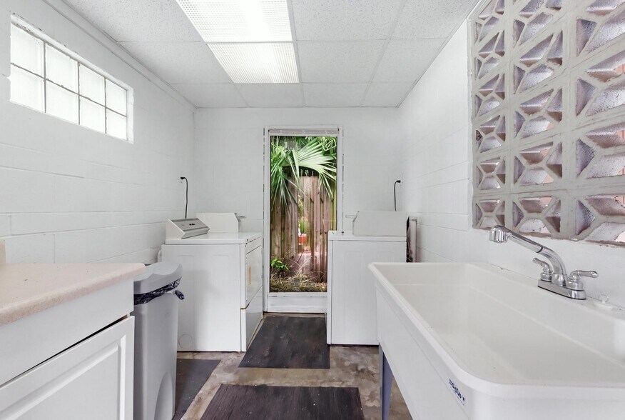 More Photos Of 642 Harwood St, Orlando Apartments For Sale