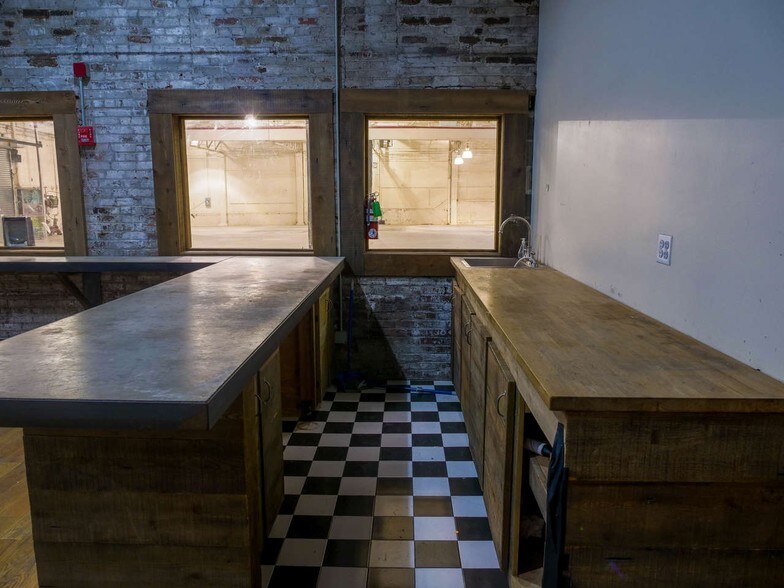 More Photos Of 25 Franklin St, Brooklyn Light Manufacturing For Sale