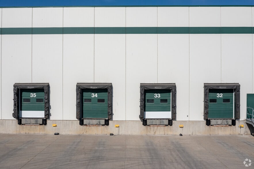 More Photos Of 4990-5160 68th Ave SE, Calgary Distribution For Lease