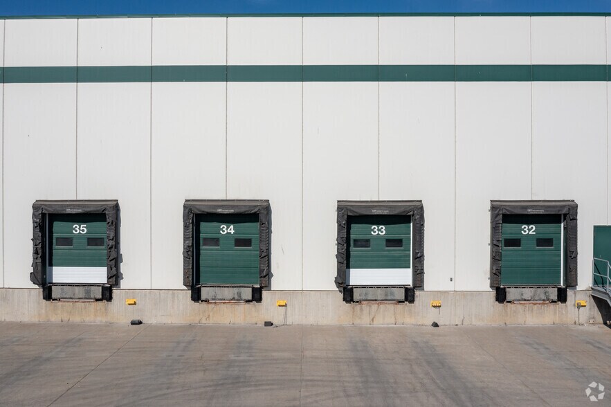 More Photos Of 4990-5160 68th Ave SE, Calgary Distribution For Lease