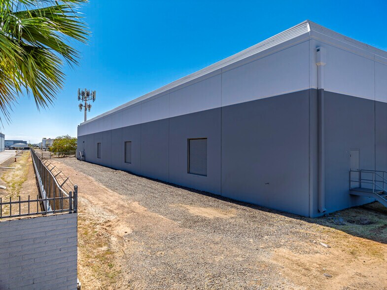 More Photos Of 1326 W Fairmont Dr, Tempe Distribution For Lease