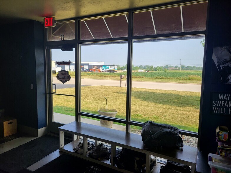 More Photos Of W5037 Amy Ave, Kaukauna Service For Lease